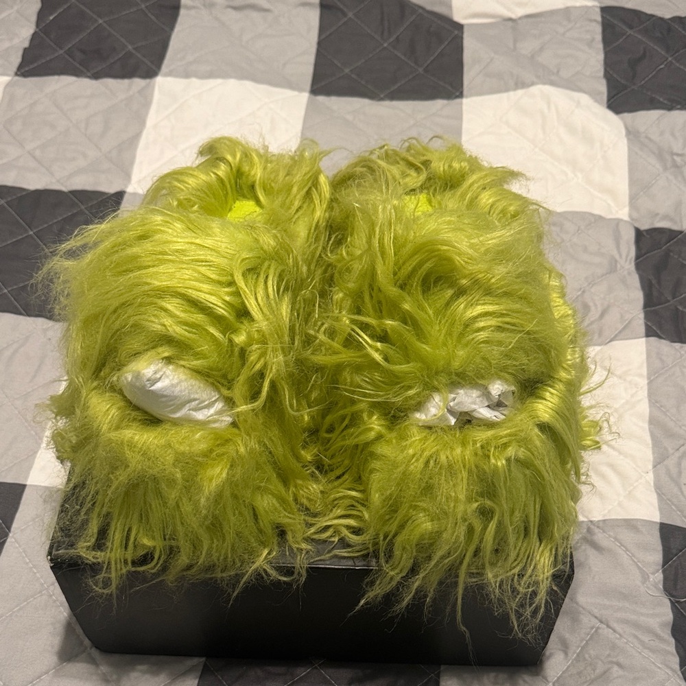 Current Mood Fuzzy Green Slippers